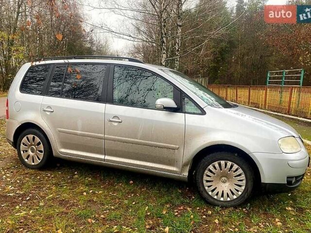 Серый Фольксваген Туран, объемом двигателя 1.9 л и пробегом 365 тыс. км за 5500 $, фото 1 на Automoto.ua