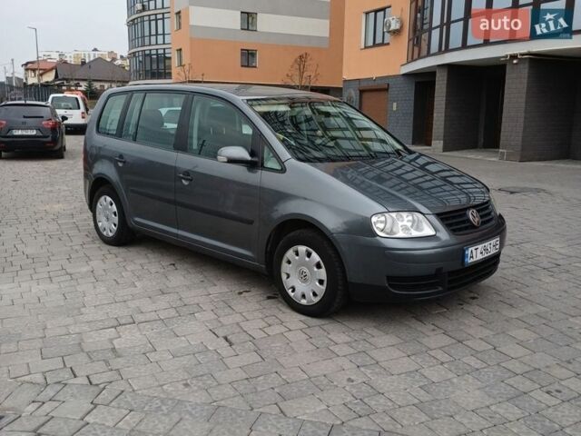 Сірий Фольксваген Туран, об'ємом двигуна 1.6 л та пробігом 303 тис. км за 4950 $, фото 1 на Automoto.ua