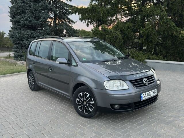 Сірий Фольксваген Туран, об'ємом двигуна 1.6 л та пробігом 269 тис. км за 4499 $, фото 1 на Automoto.ua