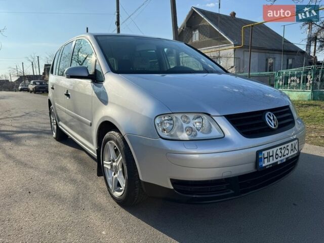 Сірий Фольксваген Туран, об'ємом двигуна 1.6 л та пробігом 235 тис. км за 5500 $, фото 1 на Automoto.ua