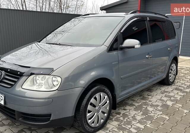 Серый Фольксваген Туран, объемом двигателя 1.9 л и пробегом 281 тыс. км за 6700 $, фото 1 на Automoto.ua