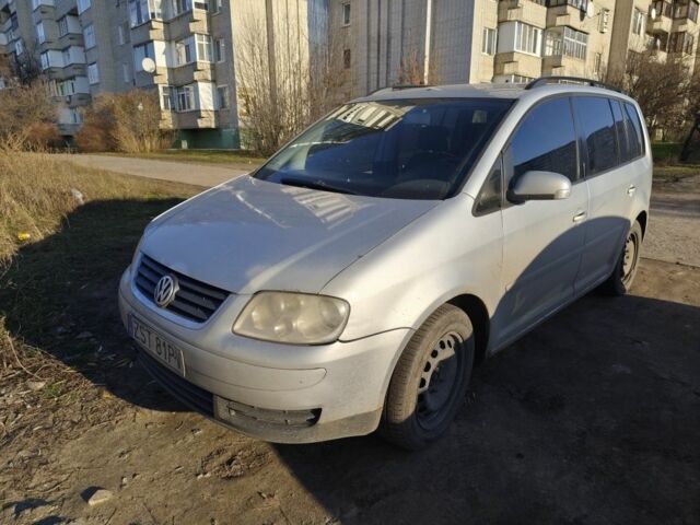 Серый Фольксваген Туран, объемом двигателя 2 л и пробегом 378 тыс. км за 2600 $, фото 1 на Automoto.ua