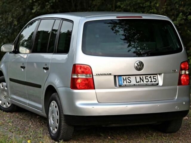 Серый Фольксваген Туран, объемом двигателя 1.9 л и пробегом 247 тыс. км за 1514 $, фото 1 на Automoto.ua