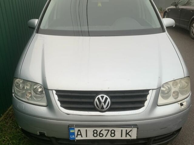 Серый Фольксваген Туран, объемом двигателя 2 л и пробегом 280 тыс. км за 3572 $, фото 1 на Automoto.ua