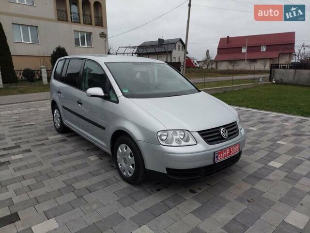 Сірий Фольксваген Туран, об'ємом двигуна 1.6 л та пробігом 205 тис. км за 5600 $, фото 1 на Automoto.ua