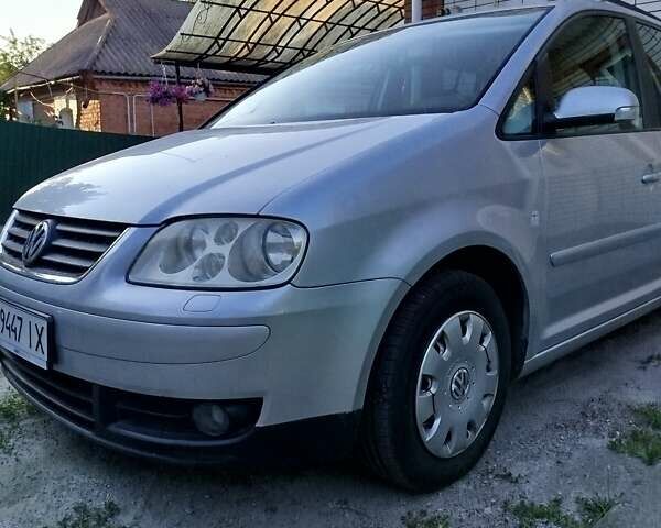 Серый Фольксваген Туран, объемом двигателя 1.9 л и пробегом 308 тыс. км за 6300 $, фото 1 на Automoto.ua