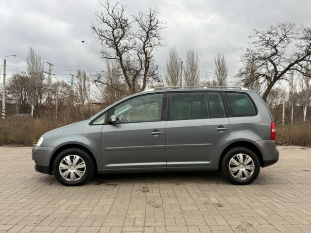 Серый Фольксваген Туран, объемом двигателя 0 л и пробегом 300 тыс. км за 3088 $, фото 1 на Automoto.ua