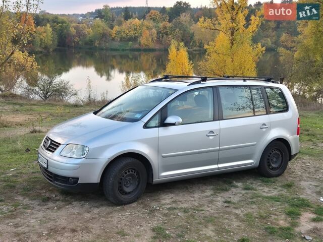 Сірий Фольксваген Туран, об'ємом двигуна 1.6 л та пробігом 259 тис. км за 5000 $, фото 1 на Automoto.ua