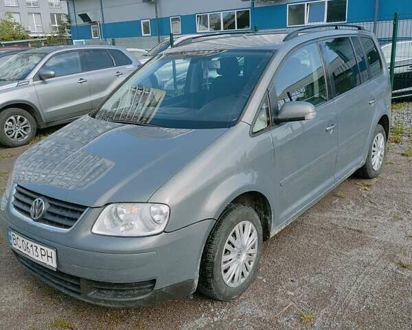 Серый Фольксваген Туран, объемом двигателя 1.9 л и пробегом 240 тыс. км за 5500 $, фото 1 на Automoto.ua