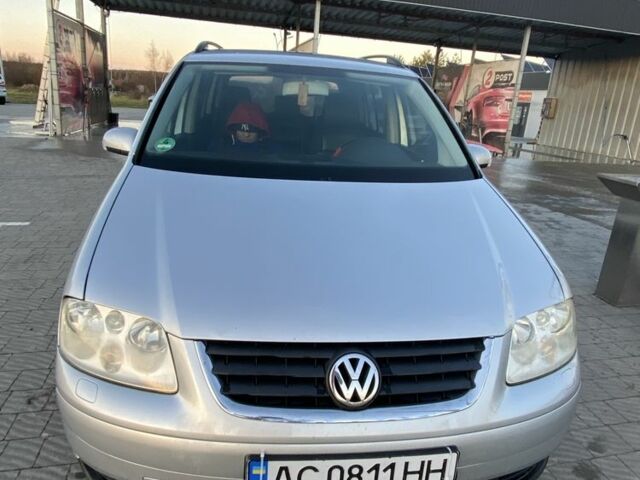 Серый Фольксваген Туран, объемом двигателя 1.9 л и пробегом 356 тыс. км за 5000 $, фото 1 на Automoto.ua