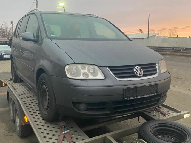 Серый Фольксваген Туран, объемом двигателя 2 л и пробегом 290 тыс. км за 2200 $, фото 1 на Automoto.ua