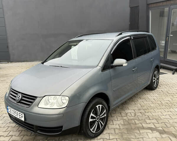 Серый Фольксваген Туран, объемом двигателя 1.9 л и пробегом 275 тыс. км за 5800 $, фото 1 на Automoto.ua