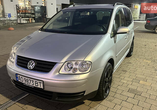 Серый Фольксваген Туран, объемом двигателя 1.6 л и пробегом 187 тыс. км за 5700 $, фото 1 на Automoto.ua