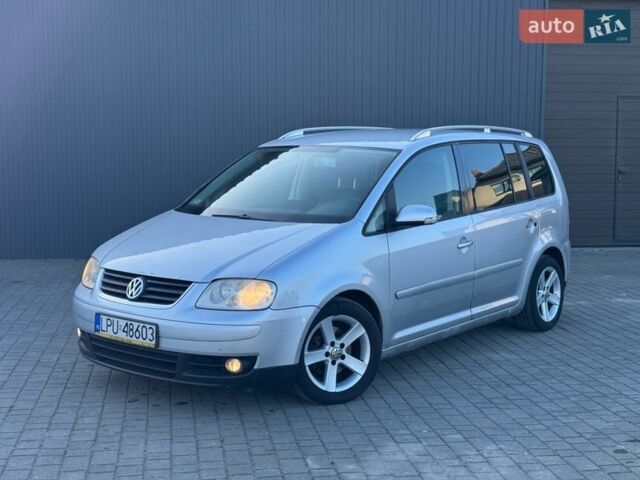 Серый Фольксваген Туран, объемом двигателя 2 л и пробегом 318 тыс. км за 2550 $, фото 1 на Automoto.ua