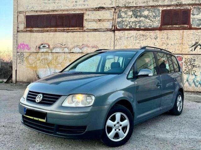 Серый Фольксваген Туран, объемом двигателя 1.9 л и пробегом 390 тыс. км за 2700 $, фото 1 на Automoto.ua