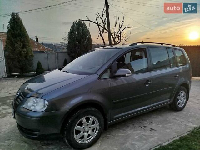 Серый Фольксваген Туран, объемом двигателя 1.6 л и пробегом 270 тыс. км за 5350 $, фото 1 на Automoto.ua