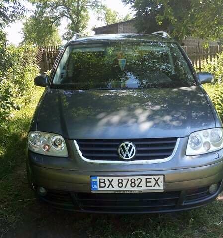 Сірий Фольксваген Туран, об'ємом двигуна 1.6 л та пробігом 256 тис. км за 5800 $, фото 1 на Automoto.ua