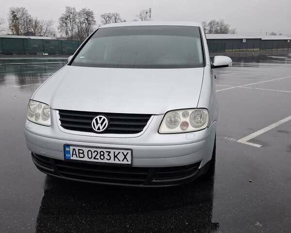 Серый Фольксваген Туран, объемом двигателя 1.6 л и пробегом 207 тыс. км за 5700 $, фото 1 на Automoto.ua