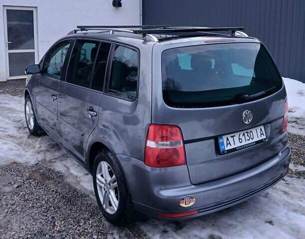 Сірий Фольксваген Туран, об'ємом двигуна 1.6 л та пробігом 230 тис. км за 4950 $, фото 1 на Automoto.ua