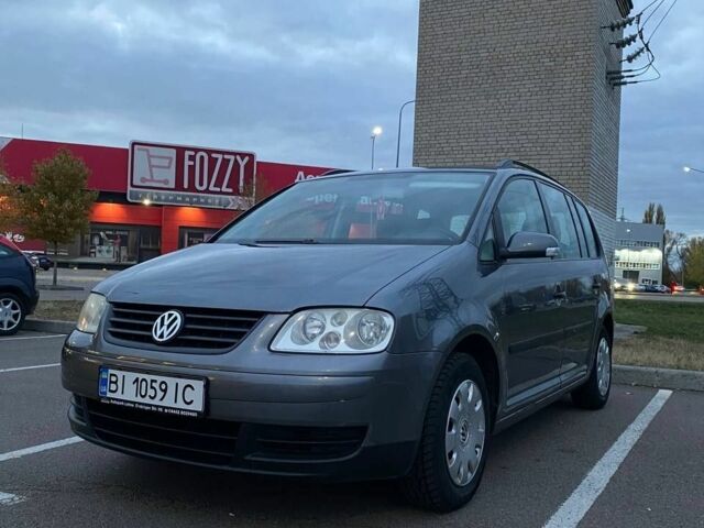 Серый Фольксваген Туран, объемом двигателя 1.6 л и пробегом 230 тыс. км за 6700 $, фото 1 на Automoto.ua