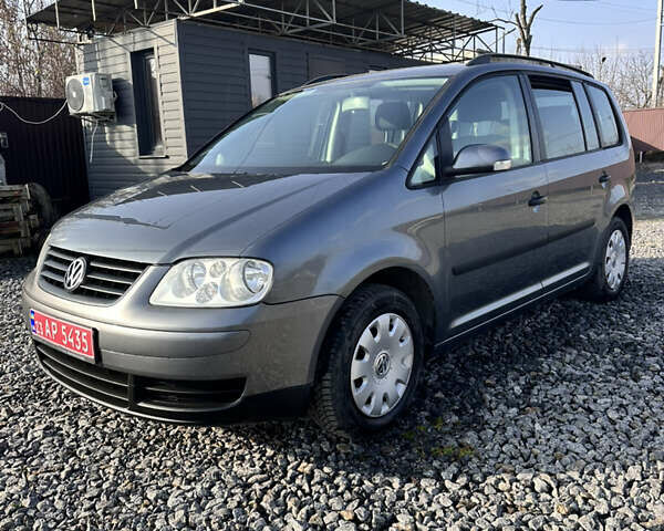 Серый Фольксваген Туран, объемом двигателя 0 л и пробегом 250 тыс. км за 5500 $, фото 1 на Automoto.ua