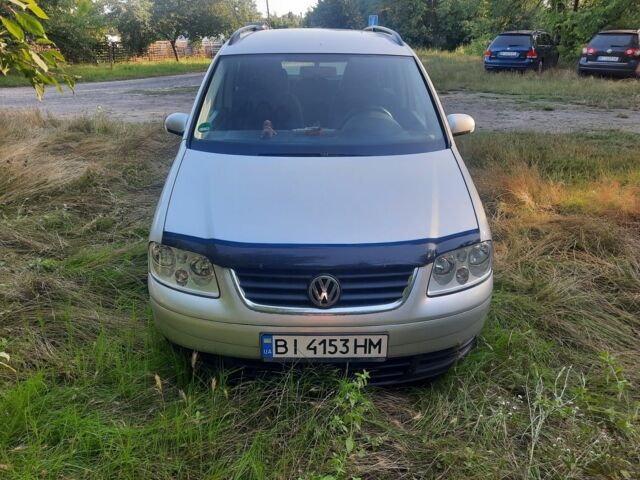 Серый Фольксваген Туран, объемом двигателя 2 л и пробегом 300 тыс. км за 4800 $, фото 1 на Automoto.ua