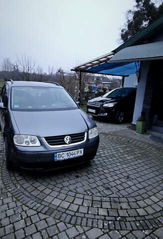 Серый Фольксваген Туран, объемом двигателя 1.6 л и пробегом 183 тыс. км за 5900 $, фото 1 на Automoto.ua