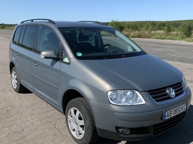 Серый Фольксваген Туран, объемом двигателя 1.6 л и пробегом 234 тыс. км за 6100 $, фото 1 на Automoto.ua