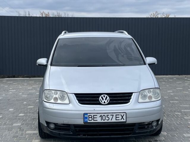 Серый Фольксваген Туран, объемом двигателя 2 л и пробегом 320 тыс. км за 6299 $, фото 1 на Automoto.ua