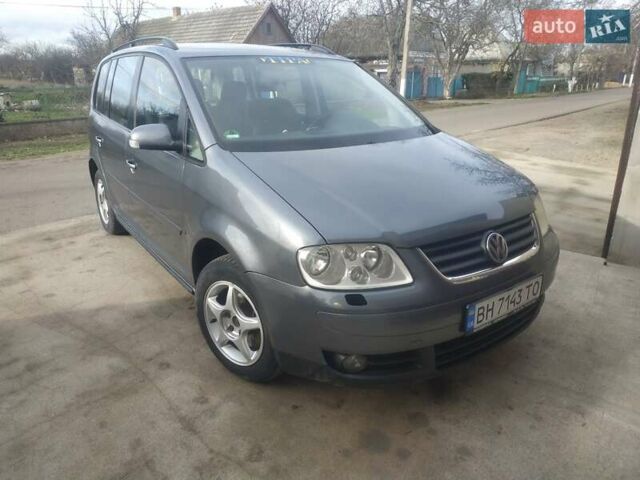 Серый Фольксваген Туран, объемом двигателя 1.9 л и пробегом 402 тыс. км за 5300 $, фото 1 на Automoto.ua