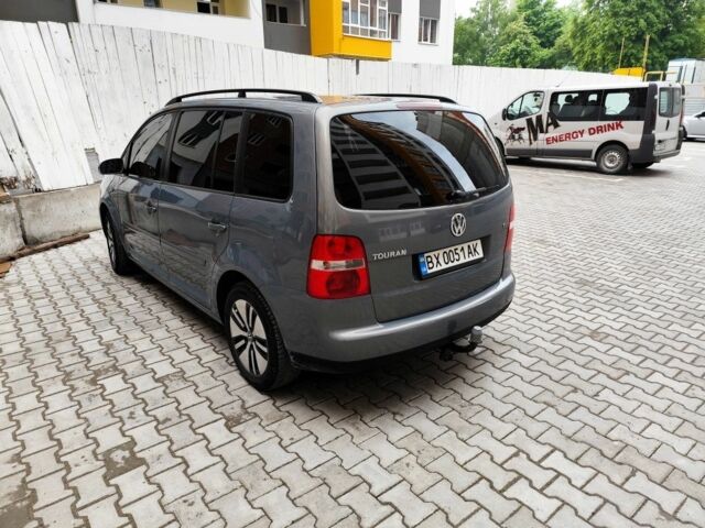 Сірий Фольксваген Туран, об'ємом двигуна 2 л та пробігом 217 тис. км за 5300 $, фото 1 на Automoto.ua