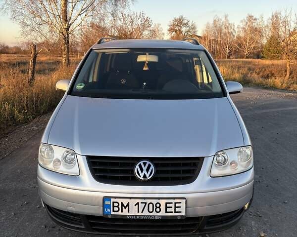 Серый Фольксваген Туран, объемом двигателя 1.6 л и пробегом 280 тыс. км за 5700 $, фото 1 на Automoto.ua