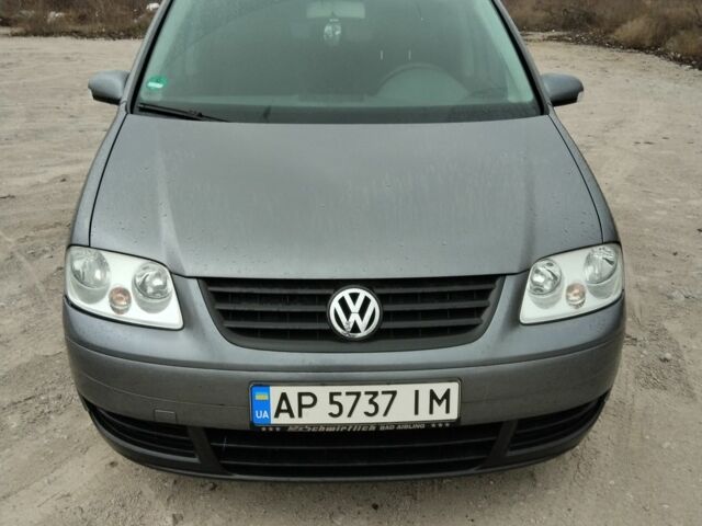 Сірий Фольксваген Туран, об'ємом двигуна 1.6 л та пробігом 180 тис. км за 4800 $, фото 1 на Automoto.ua