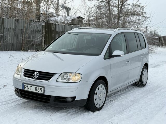 Серый Фольксваген Туран, объемом двигателя 2 л и пробегом 290 тыс. км за 2650 $, фото 1 на Automoto.ua