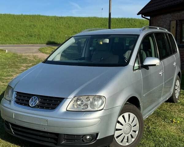 Сірий Фольксваген Туран, об'ємом двигуна 1.9 л та пробігом 387 тис. км за 5300 $, фото 1 на Automoto.ua