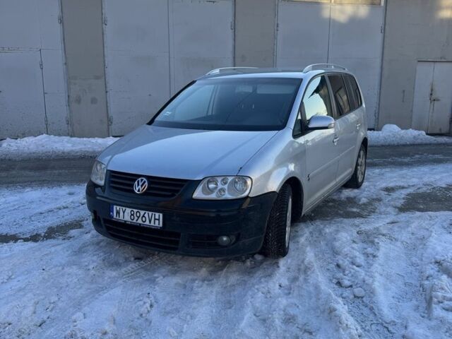 Серый Фольксваген Туран, объемом двигателя 2 л и пробегом 397 тыс. км за 1950 $, фото 1 на Automoto.ua