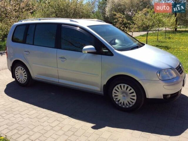 Серый Фольксваген Туран, объемом двигателя 1.6 л и пробегом 232 тыс. км за 6300 $, фото 1 на Automoto.ua