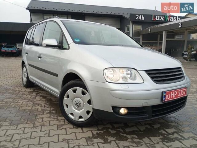 Сірий Фольксваген Туран, об'ємом двигуна 1.6 л та пробігом 150 тис. км за 5250 $, фото 1 на Automoto.ua