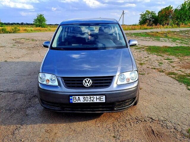 Сірий Фольксваген Туран, об'ємом двигуна 1.6 л та пробігом 220 тис. км за 7800 $, фото 1 на Automoto.ua