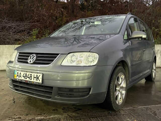Сірий Фольксваген Туран, об'ємом двигуна 2 л та пробігом 215 тис. км за 5950 $, фото 1 на Automoto.ua