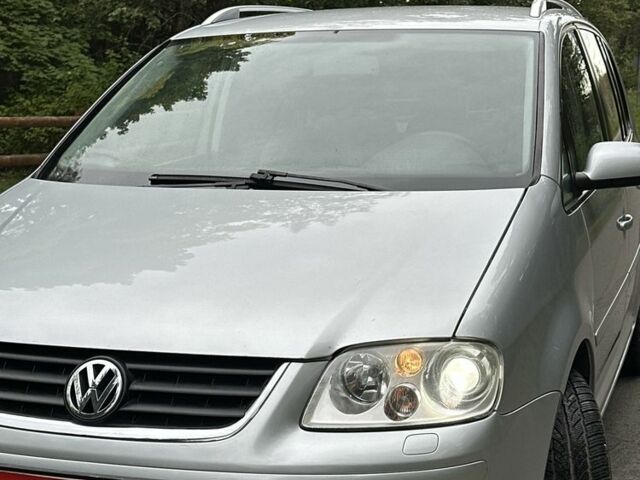 Серый Фольксваген Туран, объемом двигателя 1.6 л и пробегом 2 тыс. км за 6600 $, фото 1 на Automoto.ua