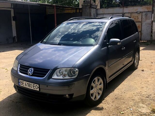 Сірий Фольксваген Туран, об'ємом двигуна 2 л та пробігом 333 тис. км за 6200 $, фото 1 на Automoto.ua