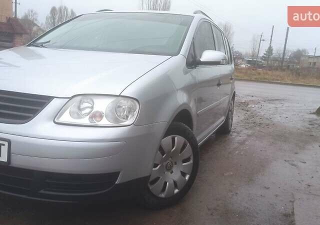 Сірий Фольксваген Туран, об'ємом двигуна 1.6 л та пробігом 270 тис. км за 5200 $, фото 1 на Automoto.ua