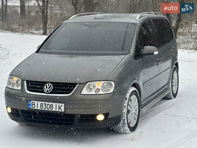 Сірий Фольксваген Туран, об'ємом двигуна 2 л та пробігом 347 тис. км за 7000 $, фото 1 на Automoto.ua