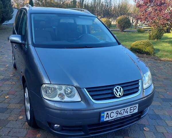 Серый Фольксваген Туран, объемом двигателя 1.9 л и пробегом 189 тыс. км за 7300 $, фото 1 на Automoto.ua