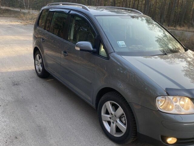 Сірий Фольксваген Туран, об'ємом двигуна 2 л та пробігом 280 тис. км за 5100 $, фото 1 на Automoto.ua
