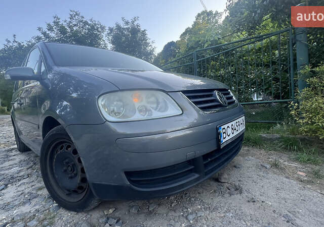 Серый Фольксваген Туран, объемом двигателя 1.9 л и пробегом 295 тыс. км за 5700 $, фото 1 на Automoto.ua