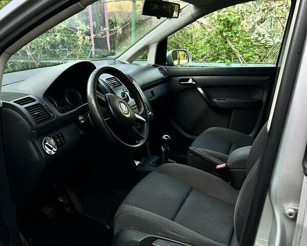 Серый Фольксваген Туран, объемом двигателя 1.9 л и пробегом 390 тыс. км за 5600 $, фото 1 на Automoto.ua