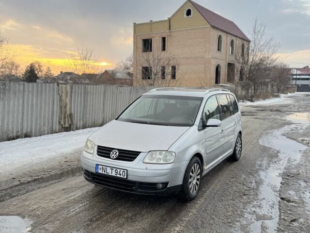 Серый Фольксваген Туран, объемом двигателя 2 л и пробегом 250 тыс. км за 2950 $, фото 1 на Automoto.ua