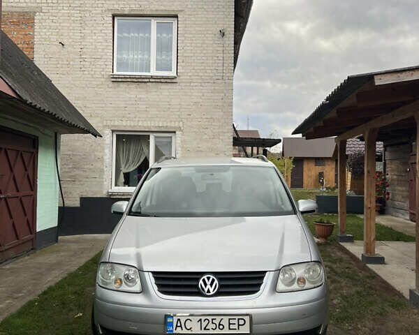 Серый Фольксваген Туран, объемом двигателя 1.9 л и пробегом 306 тыс. км за 5800 $, фото 1 на Automoto.ua